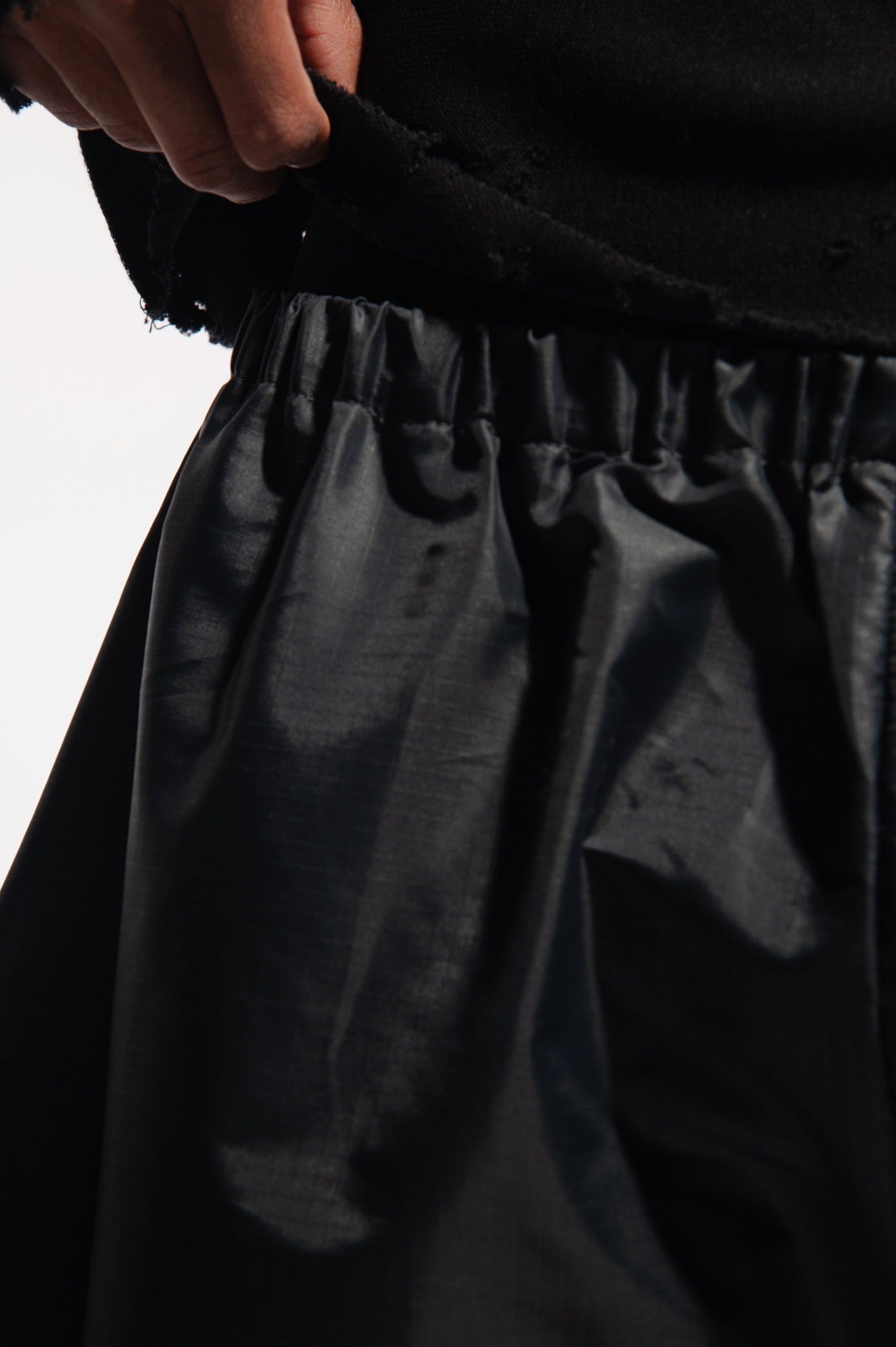 BLACK PARACHUTE PANTS