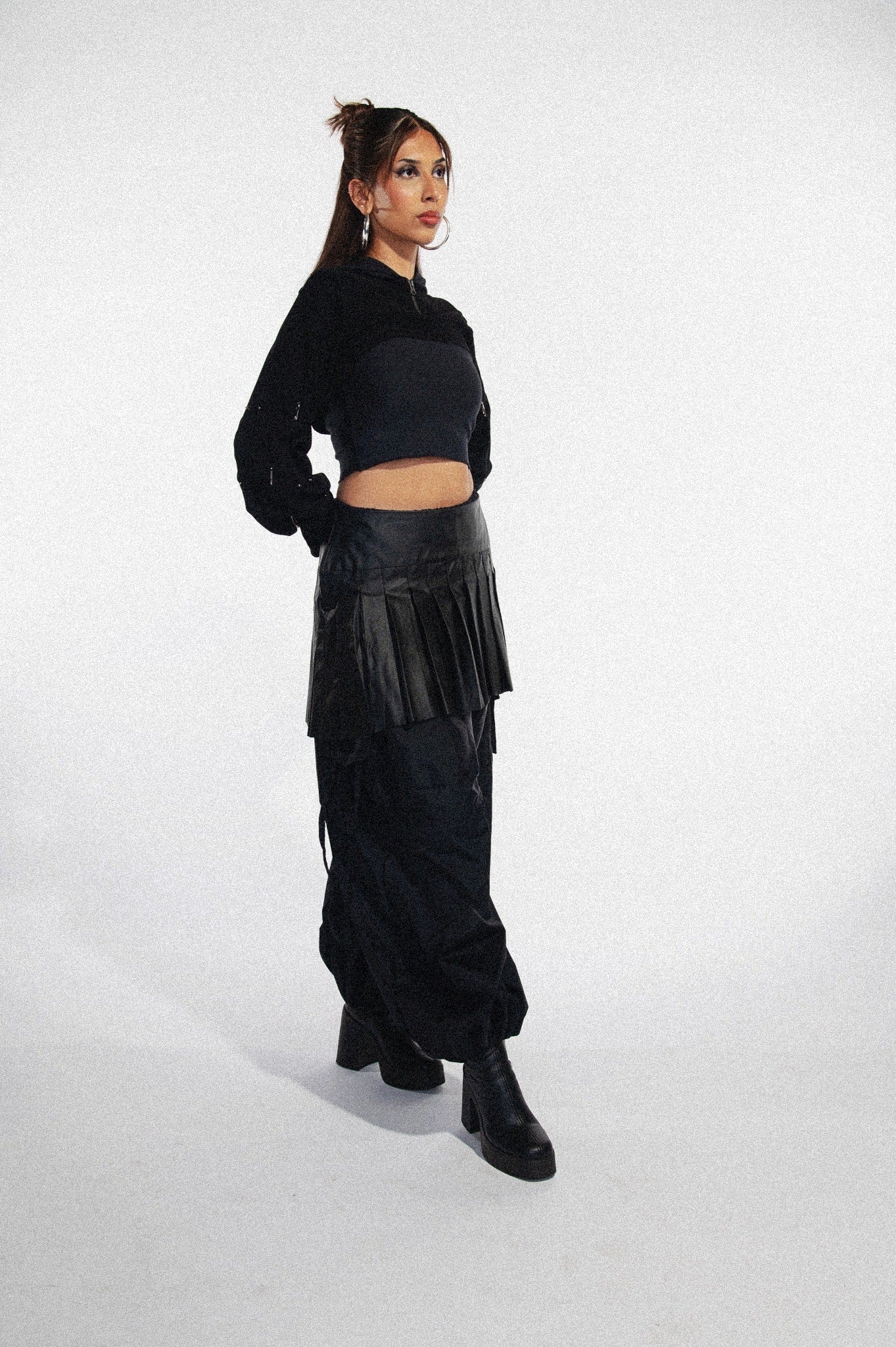 LONG-SLEEVE TOP