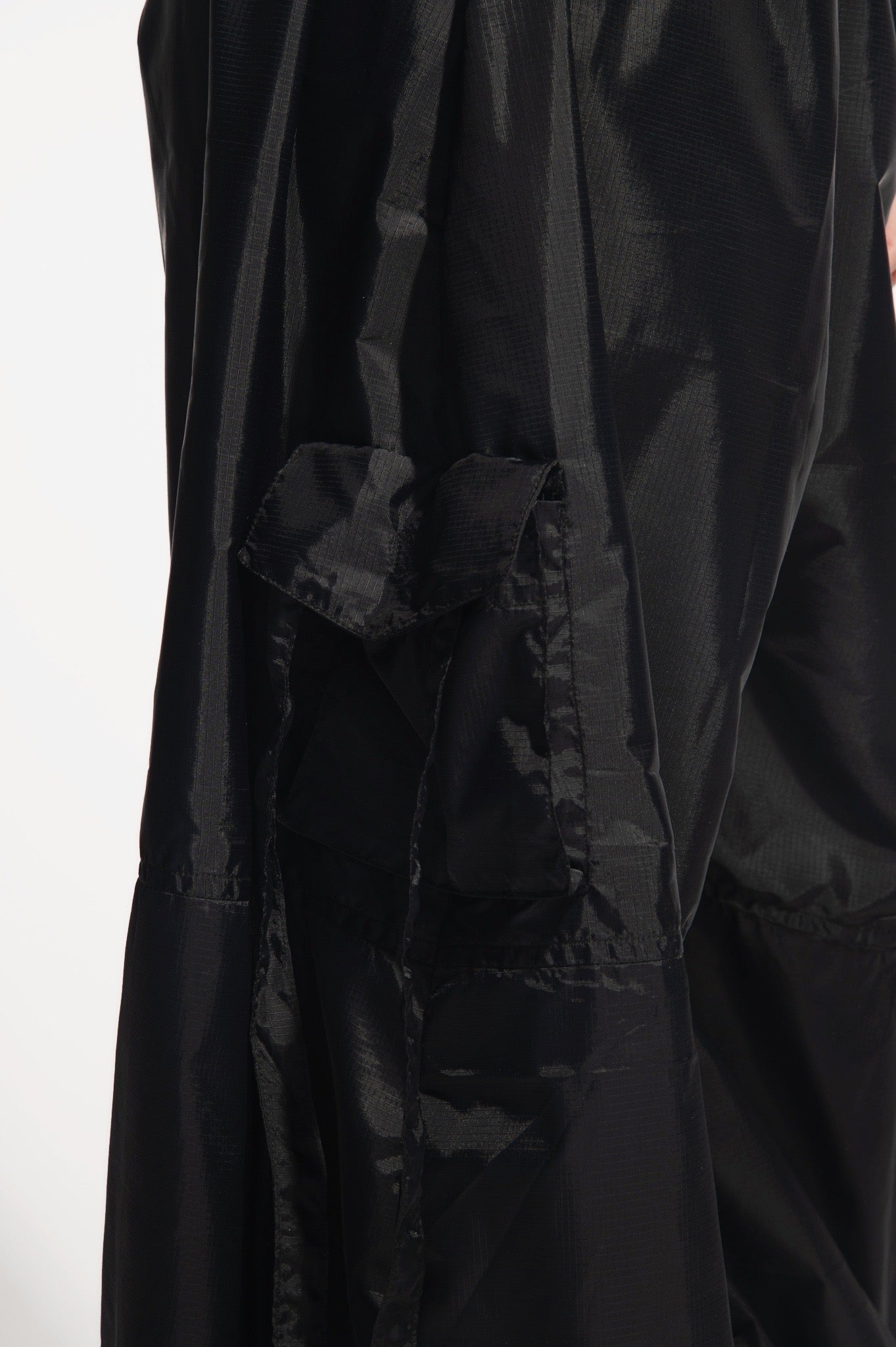 BLACK PARACHUTE PANTS