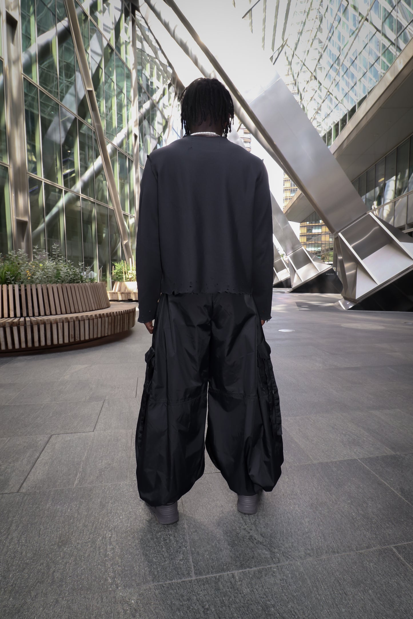 BLACK PARACHUTE PANTS